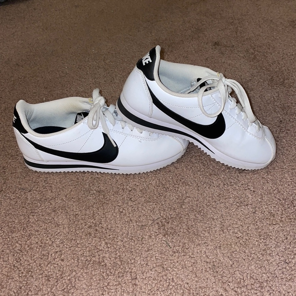 Nike basic black and white Cortez